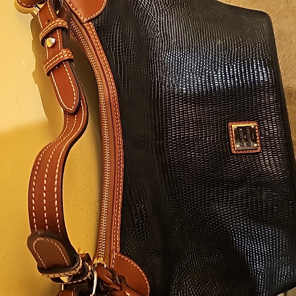 Dooney and Bourke black embossed lizard hobo purse..free shipping - Picture 9 of 9
